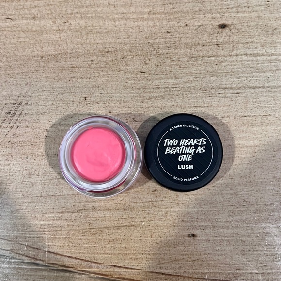 Lush Kitchen Two Hearts Beating As One Solid Perfume - Picture 3 of 3